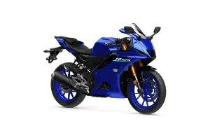 Niebieski motocykl sportowy Yamaha YZF-R125, idealny dla początkujących. Sprawdź yamaha yzf-r125 dane techniczne.