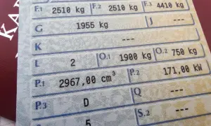 Fragment dowodu rejestracyjnego z danymi pojazdu: masa 2510 kg, pojemność 2967 cm³, moc 171 kW.