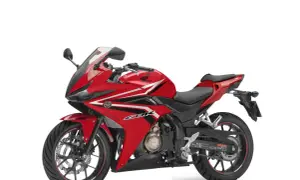 Czerwony motocykl sportowy Honda seria CBR z białymi i czarnymi akcentami, gotowy do jazdy.