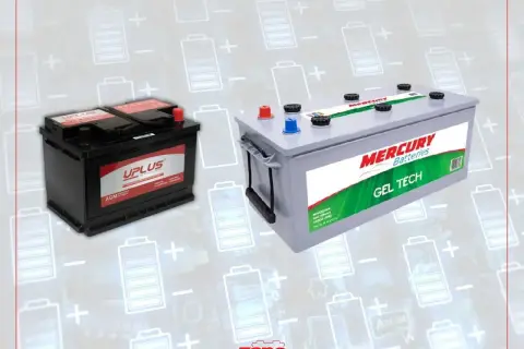 Dwa akumulatory: czarny UPLUS AGM i szary MERCURY GEL TECH. Szukasz odpowiedzi, jaki akumulator do skutera 50?