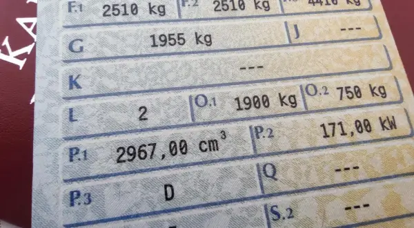 Fragment dowodu rejestracyjnego z danymi pojazdu: masa 2510 kg, pojemność 2967 cm³, moc 171 kW.