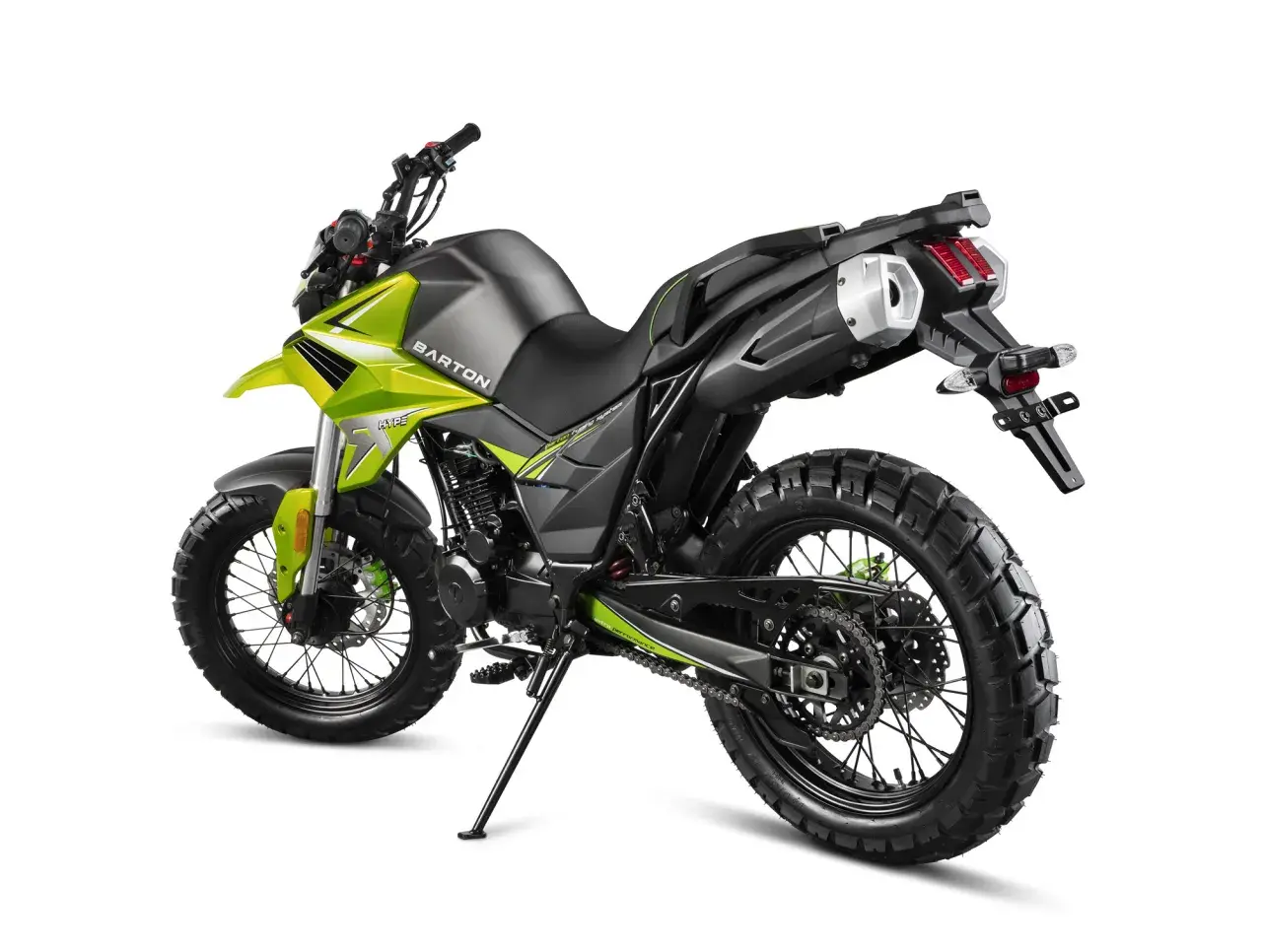 Zielony motocykl Barton Hyper 125 z agresywnym bieżnikiem, gotowy na zwiększenie mocy i przygody.