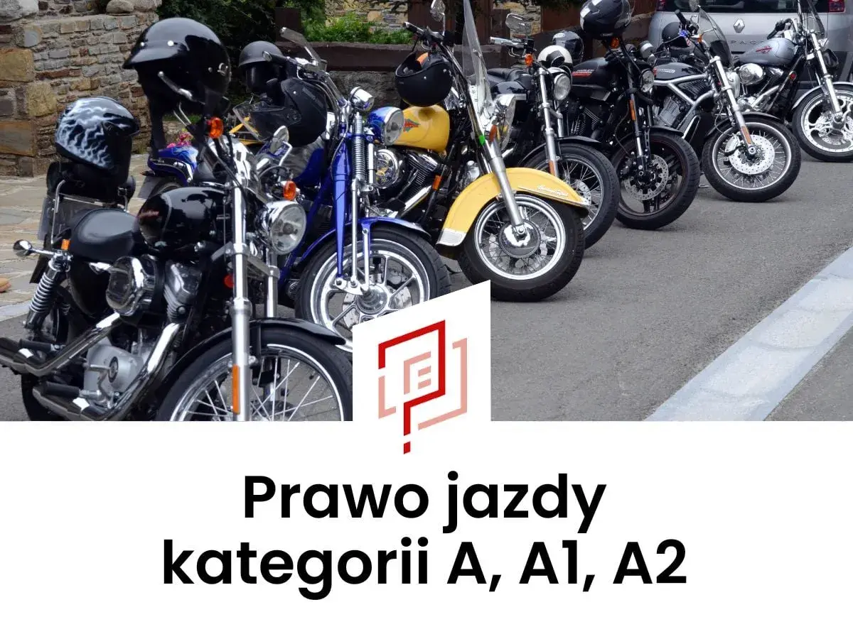 Rząd motocykli i kasków. Dowiedz się, ile kosztują prawo jazdy na motor kategorii A, A1, A2.