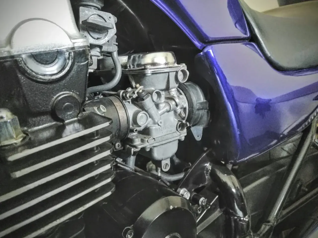Czyszczenie gaźnika octem to domowy sposób na przywrócenie blasku silnikowi motocykla.