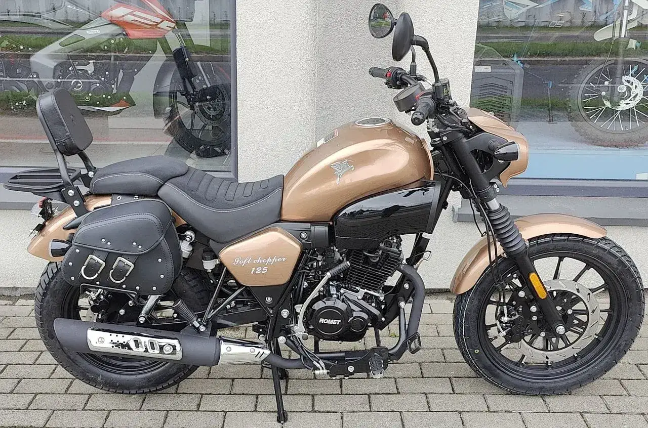 Złoty Romet Soft Chopper 125 z sakwami i oparciem. Gotowy do odblokowania i jazdy!