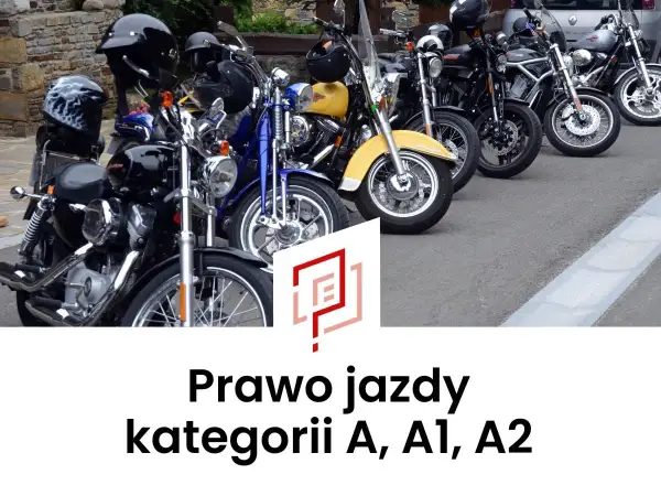 Rząd motocykli i kasków. Dowiedz się, ile kosztują prawo jazdy na motor kategorii A, A1, A2.
