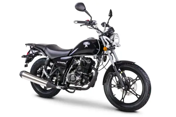 Czarny Romet Soft Chopper 125, gotowy do odblokowania pełnej mocy. Klasyczny styl i nowoczesne osiągi.